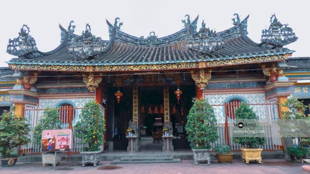 Hau Giang is home to a mix of vibrant markets, lush landscapes, and charming rural villages that reflect the deep cultural roots of the region